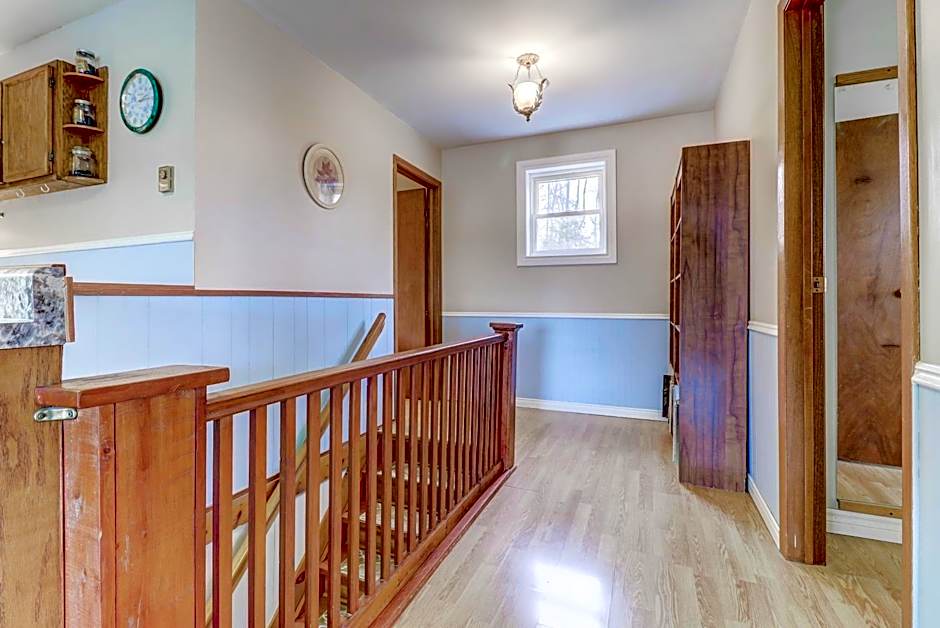 Lakehouse chalet on Sky Lake Ontario 5 bedrooms