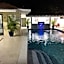 Colony Club Inn & Suites