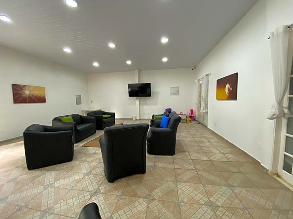 FABULOSO FLAT 225, 2 PISCINAS climatizadas, internet particular 500m Bertioga, Riviera de São Lourenço Flat Duplex inteiro, Adega, cozinha equipada completa serviço de hotelaria, serviço de praia nos finais de semana