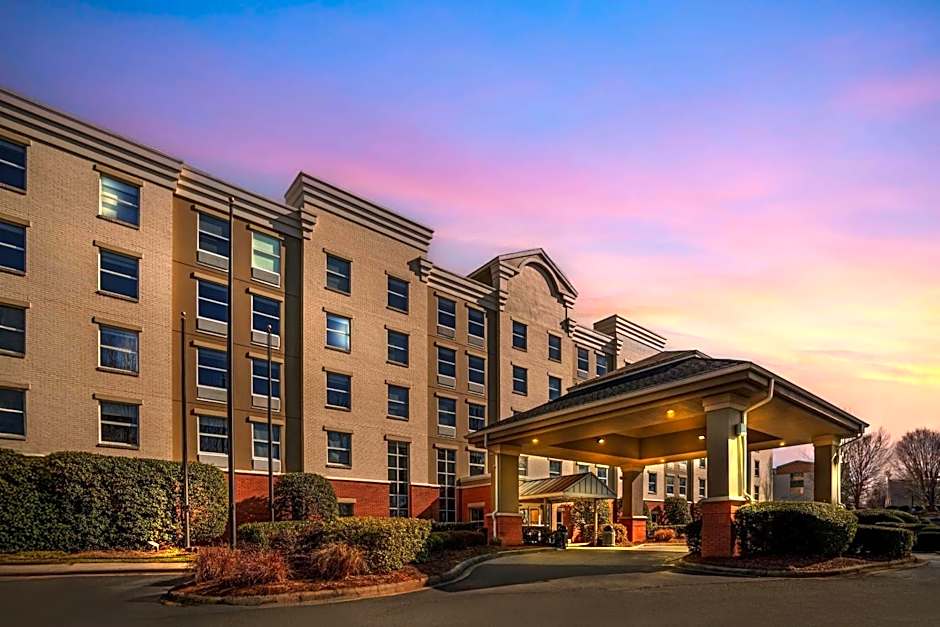 Comfort Suites near Birkdale Village - Huntersville