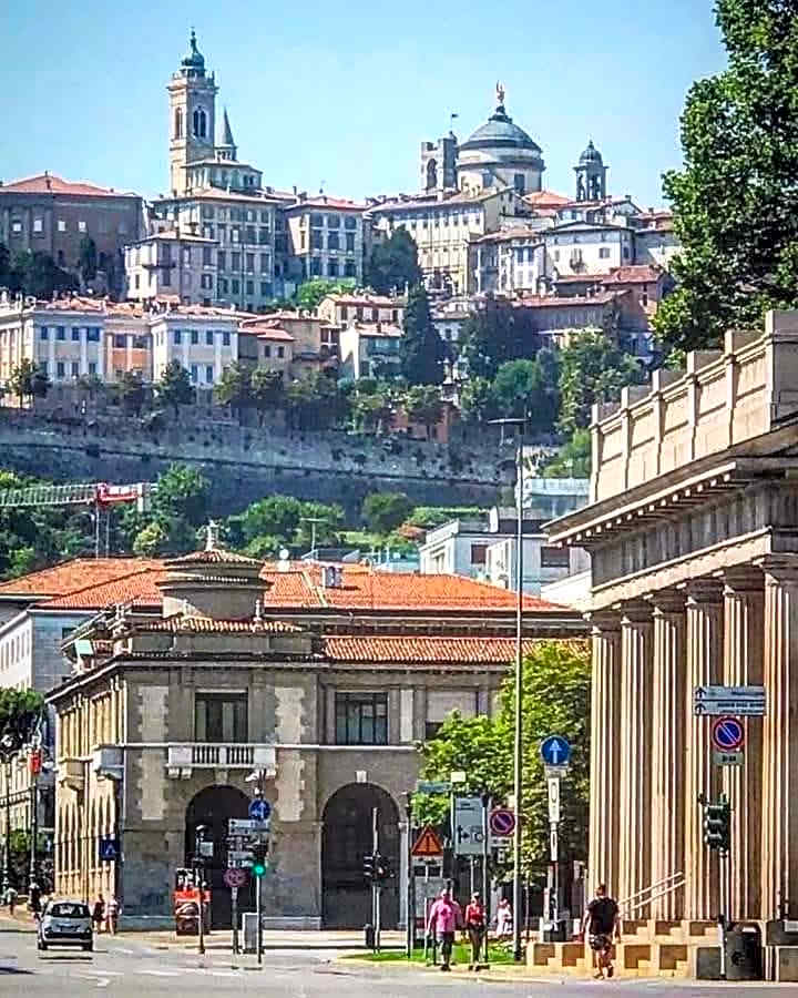 Smart-House Rent-Rooms FREE PARKING