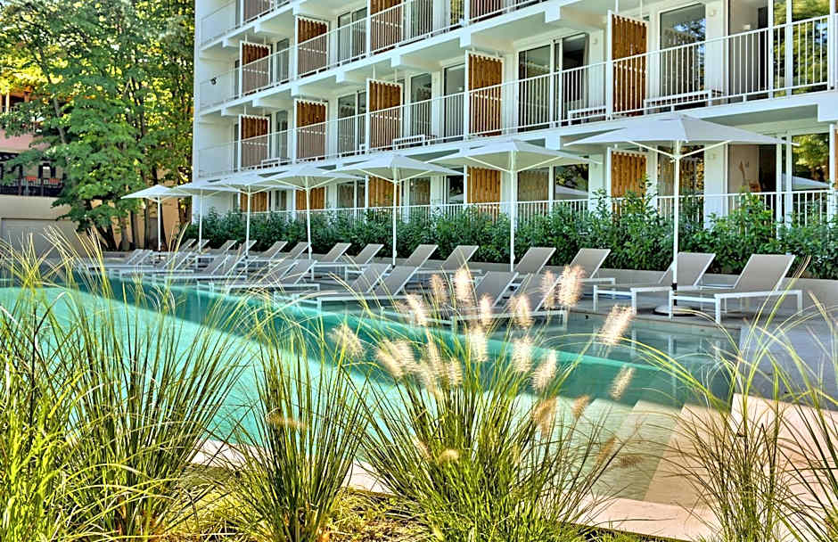 ibis Styles Golden Sands Roomer Hotel