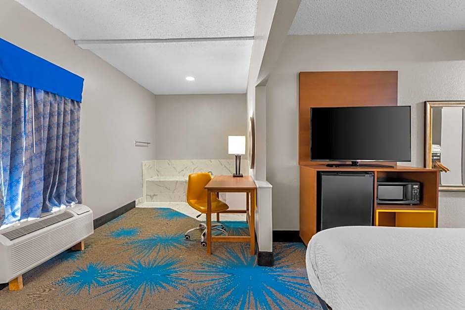 Days Inn & Suites by Wyndham Ridgeland