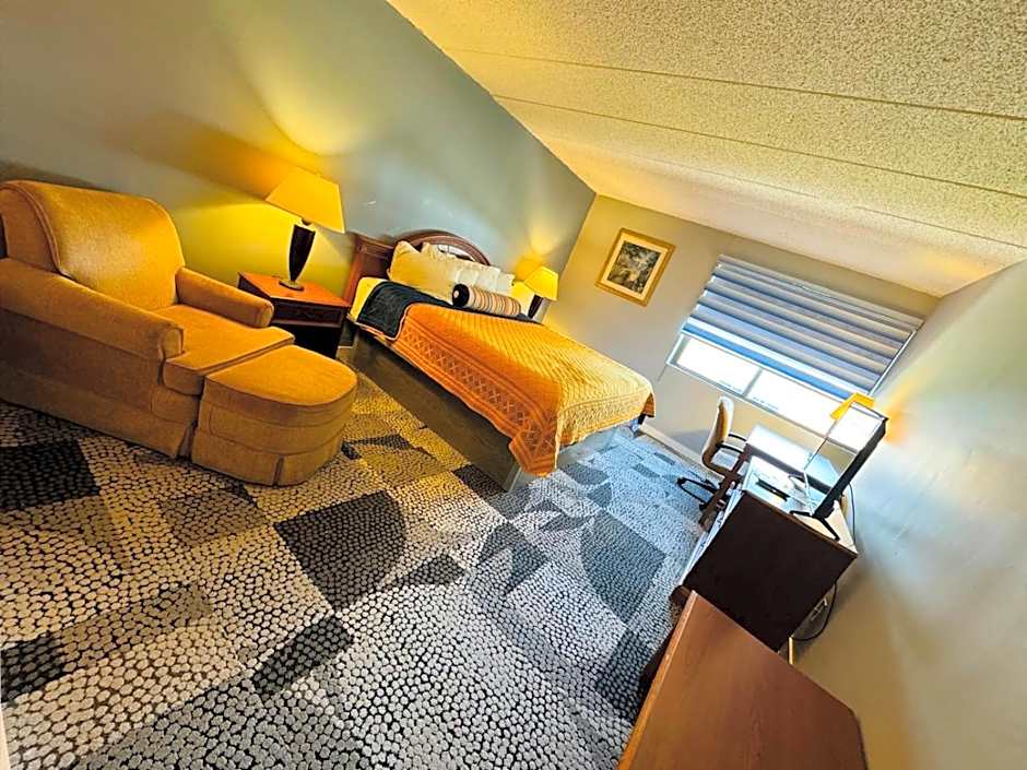 Mystic River Hotel & Suites