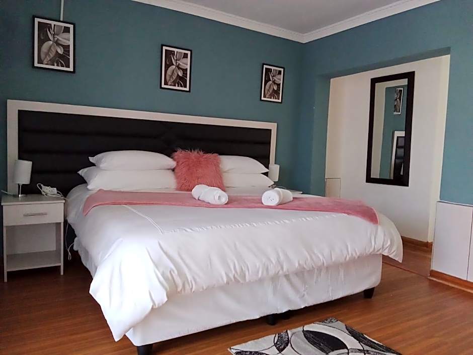 Photo 1 of 4 of Suite