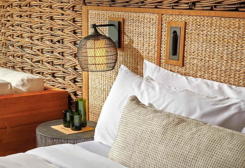1 Hotel Hanalei Bay
