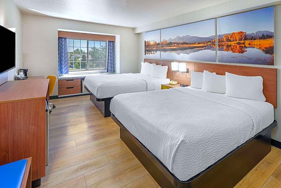 Days Inn & Suites by Wyndham Greeley