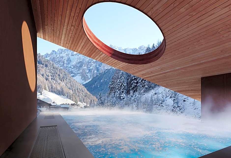 The Oswald Grand Hotel