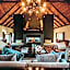 Hlosi Game Lodge - Amakhala Game Reserve