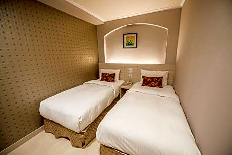 Economy Twin Room (no window and parking lot)