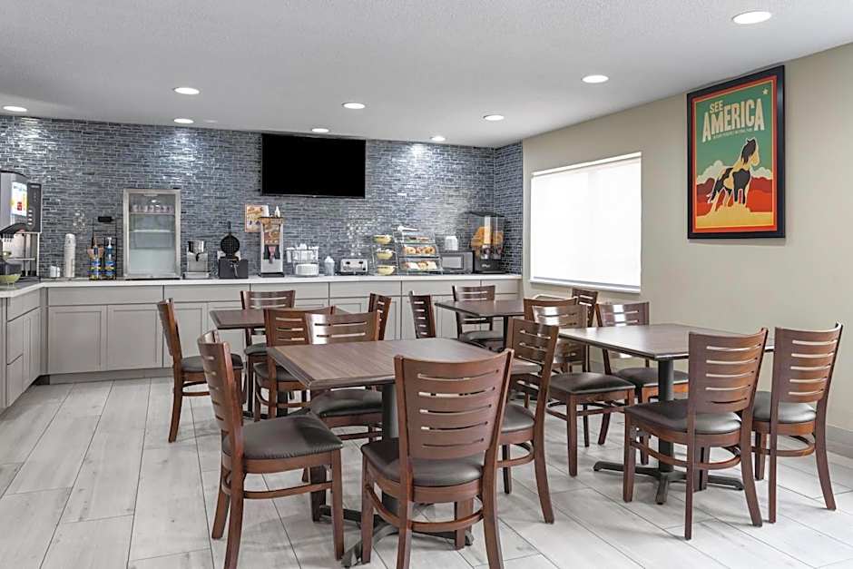 Travelodge by Wyndham Fargo West Acres