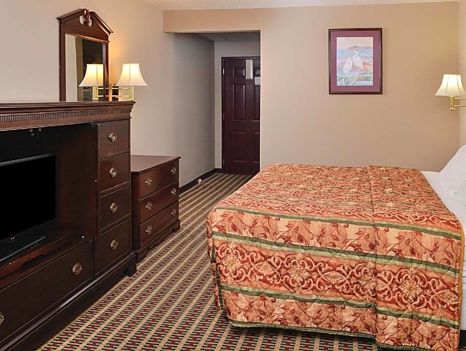 Econo Lodge Inn & Suites