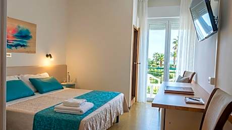 Double Room with Balcony and  Side Sea View