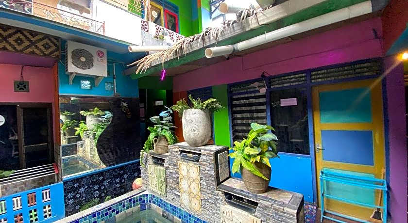 OYO 91601 Double-Degree Syariah (Female & Family)