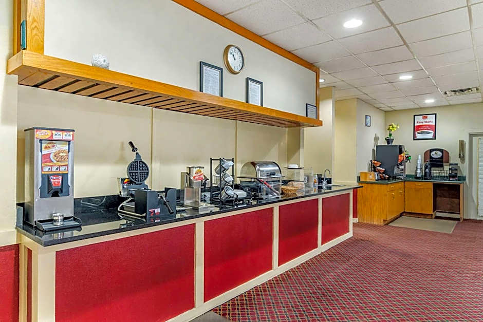 Perry Inn & Suites By Capital O National Fairground GA I 75