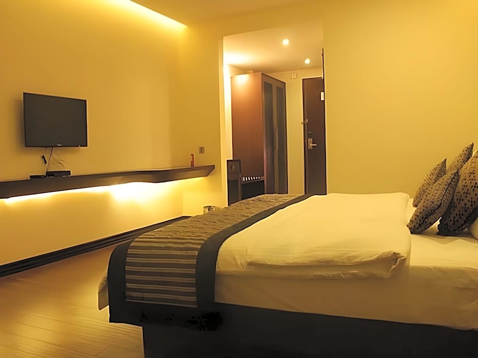 Summit Montana Suites & Spa at Mall