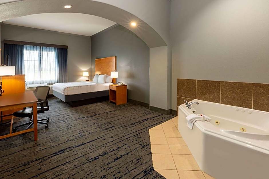 La Quinta Inn & Suites by Wyndham Bridgeport
