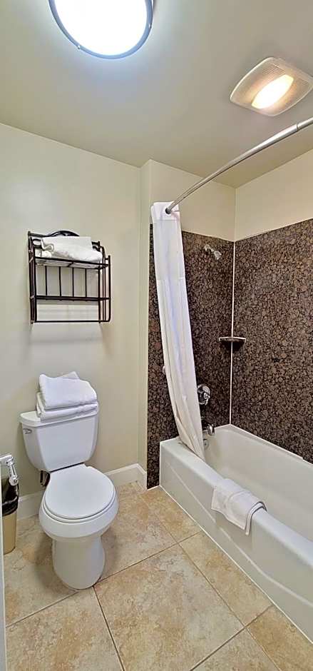 Beachwalker Inn & Suites