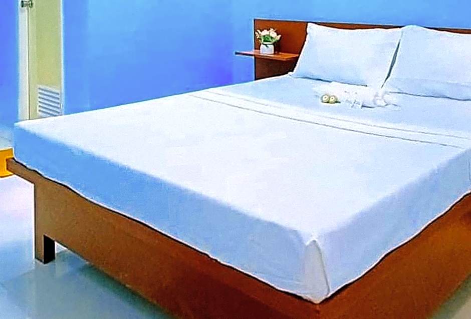 Jeanine's Travellers Inn by RedDoorz