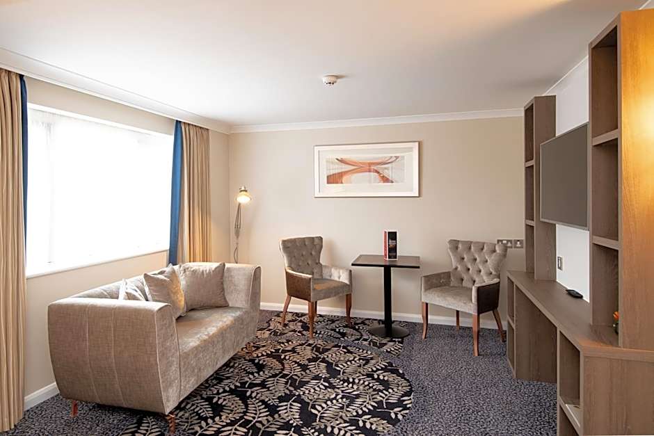 Burleigh Court Hotel and Leisure