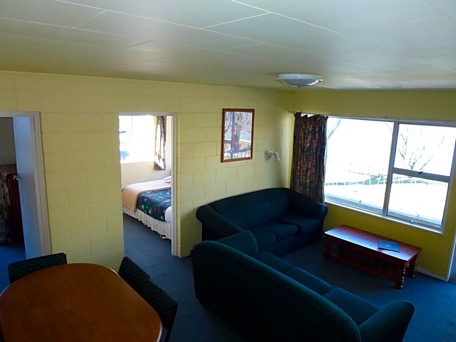 Lakeside Motel