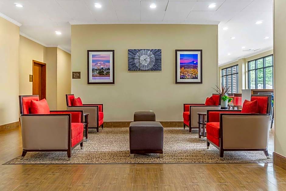 Comfort Inn & Suites Lakewood by JBLM