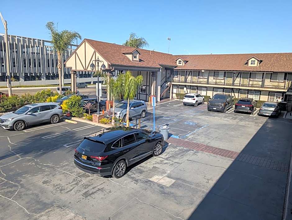 Cabana Inn & Suites