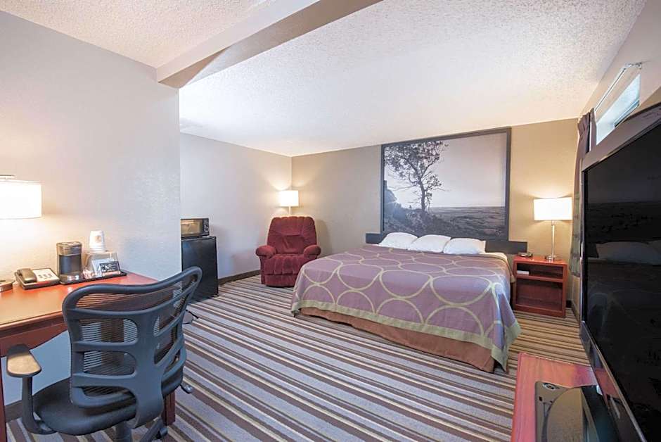 Super 8 by Wyndham Jamestown