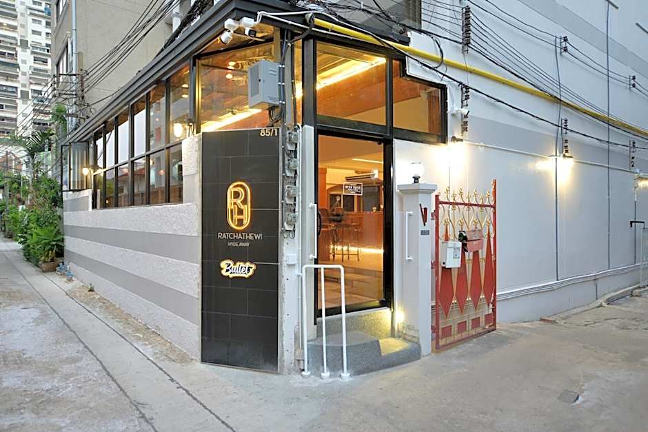 Ratchathewi Hyde Away