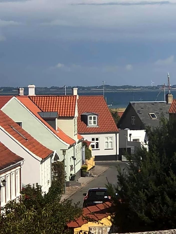 Den lille Skole - Ferie på Ærø i Marstal by - Værelser