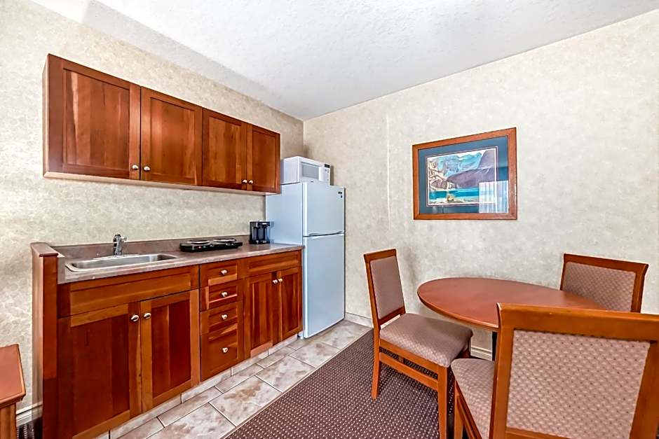 Stony Plain Inn & Suites