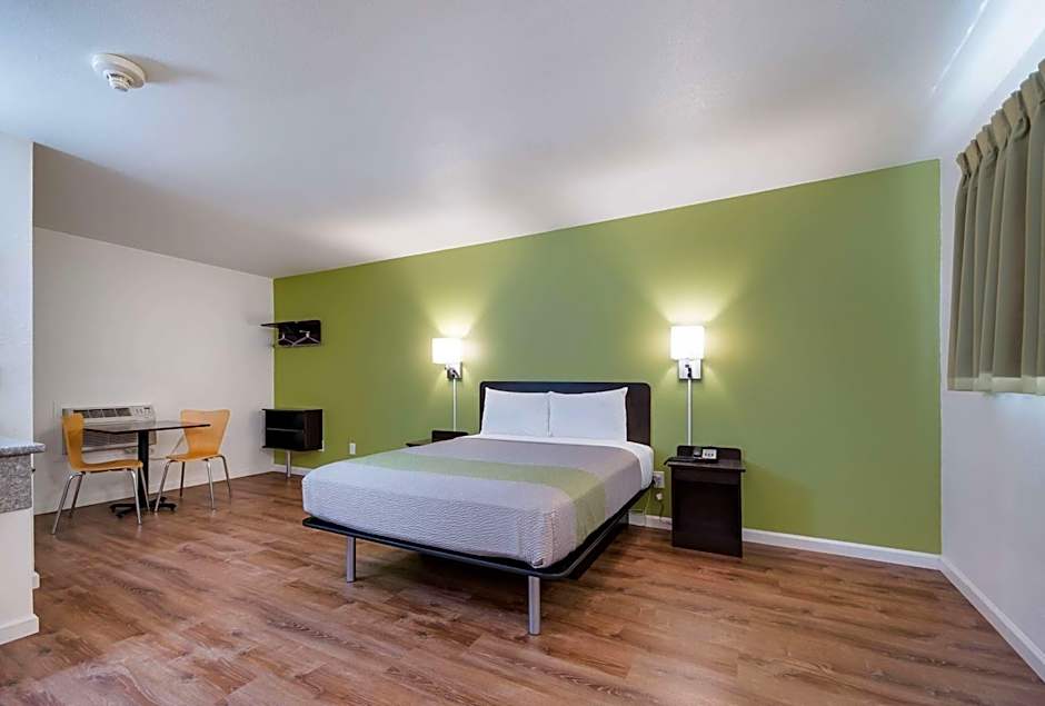 Motel 6-Burlington, WA