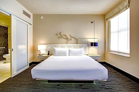 Premium King Room with Tub - Mobility/Hearing Accessible