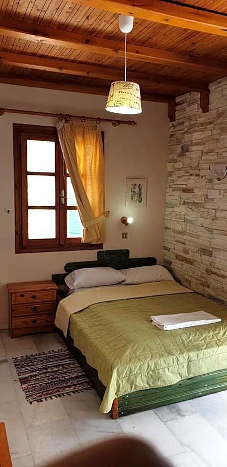 EVI Studios & Apartments