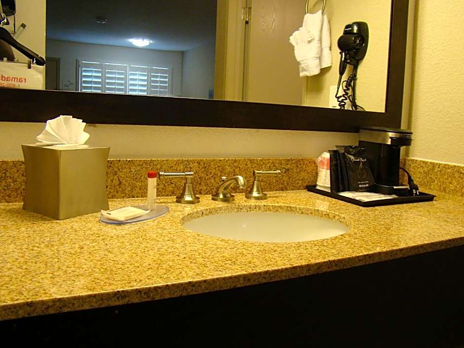 Infinity Inn & Suites