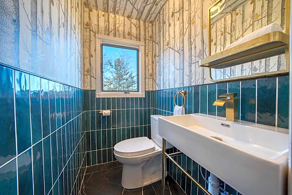 The Haüs Windham - Luxury Suites, Hot Tub, Mountain Views!