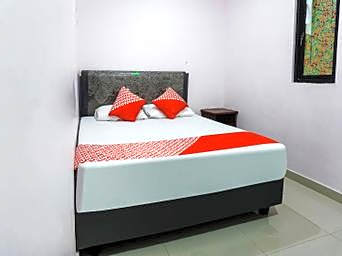 RedDoorz @ Homestay Madu Makassar