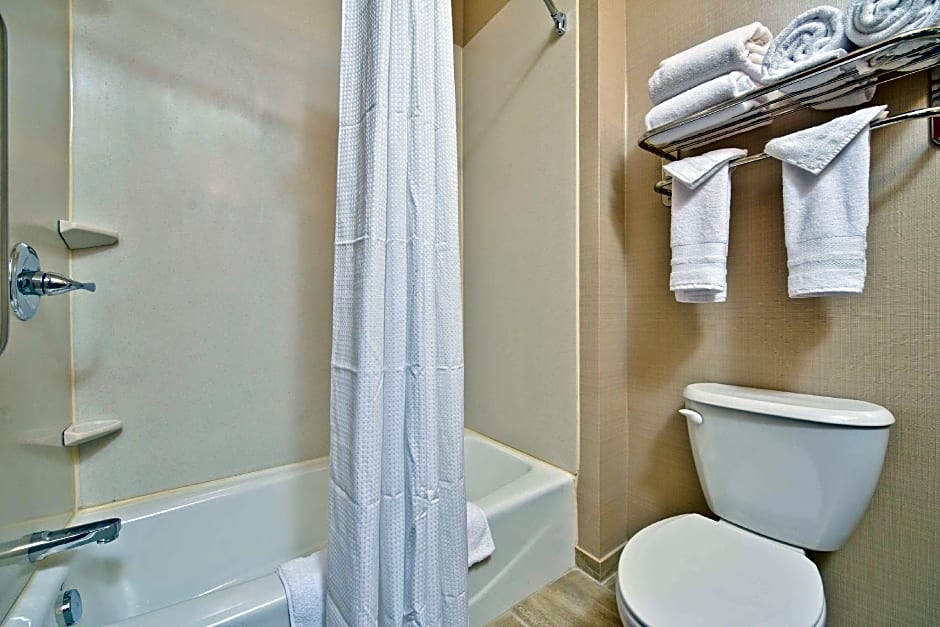 Green Mill Village Hotel & Suites, BW Signature Collection