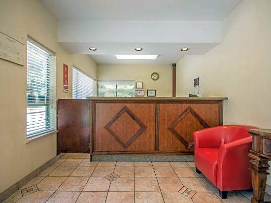 Motel 6 Surrey, BC