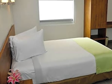 Superior Room 1Queen, 1 Twin