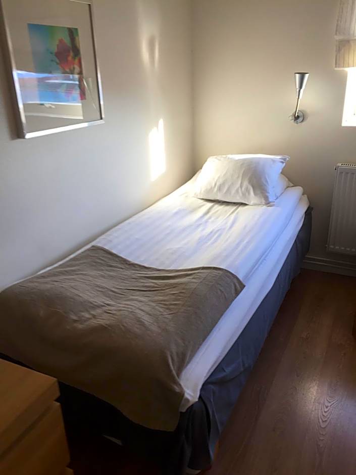 Photo 1 of 6 of Single Room