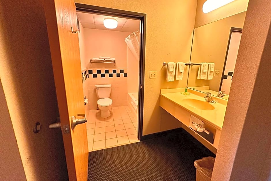 Shell Lake Lodge, a Travelodge by Wyndham