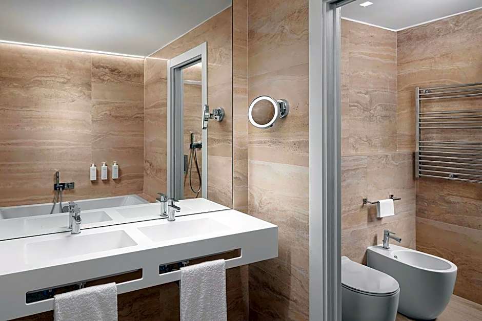 Sina Bernini Bristol, Autograph Collection