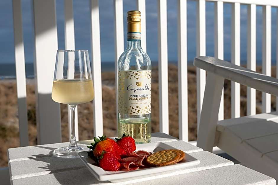 Elizabeth Pointe Lodge