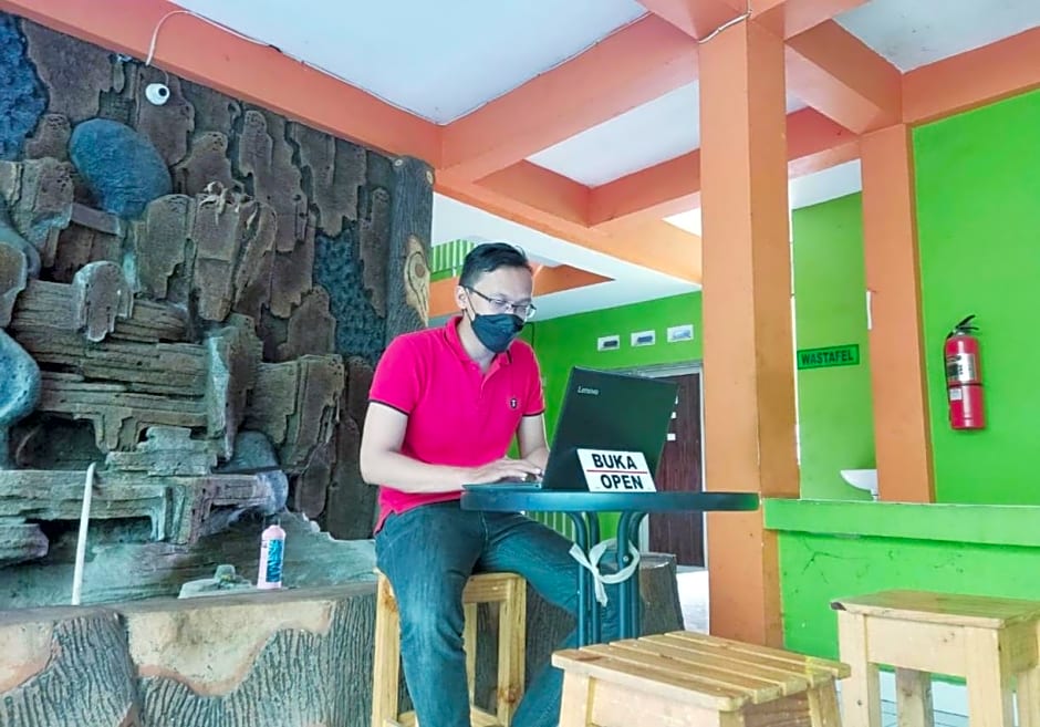 OYO 90706 Kost Alam Jaya Syariah