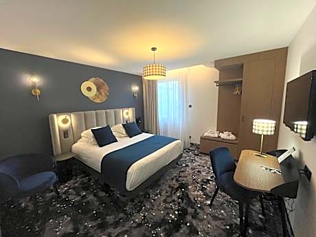 Deluxe Queen Room