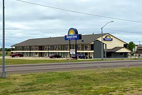 Days Inn by Wyndham Pratt