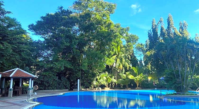 Waterfront Suites Phuket By Centara