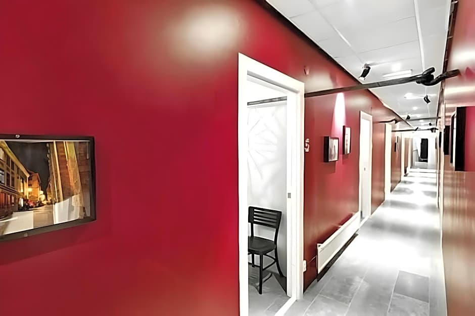 RAMILTON Old Town Hostel