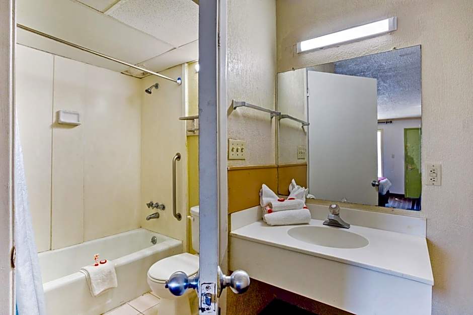 OYO Hotel Pensacola I-10 & Hwy 29